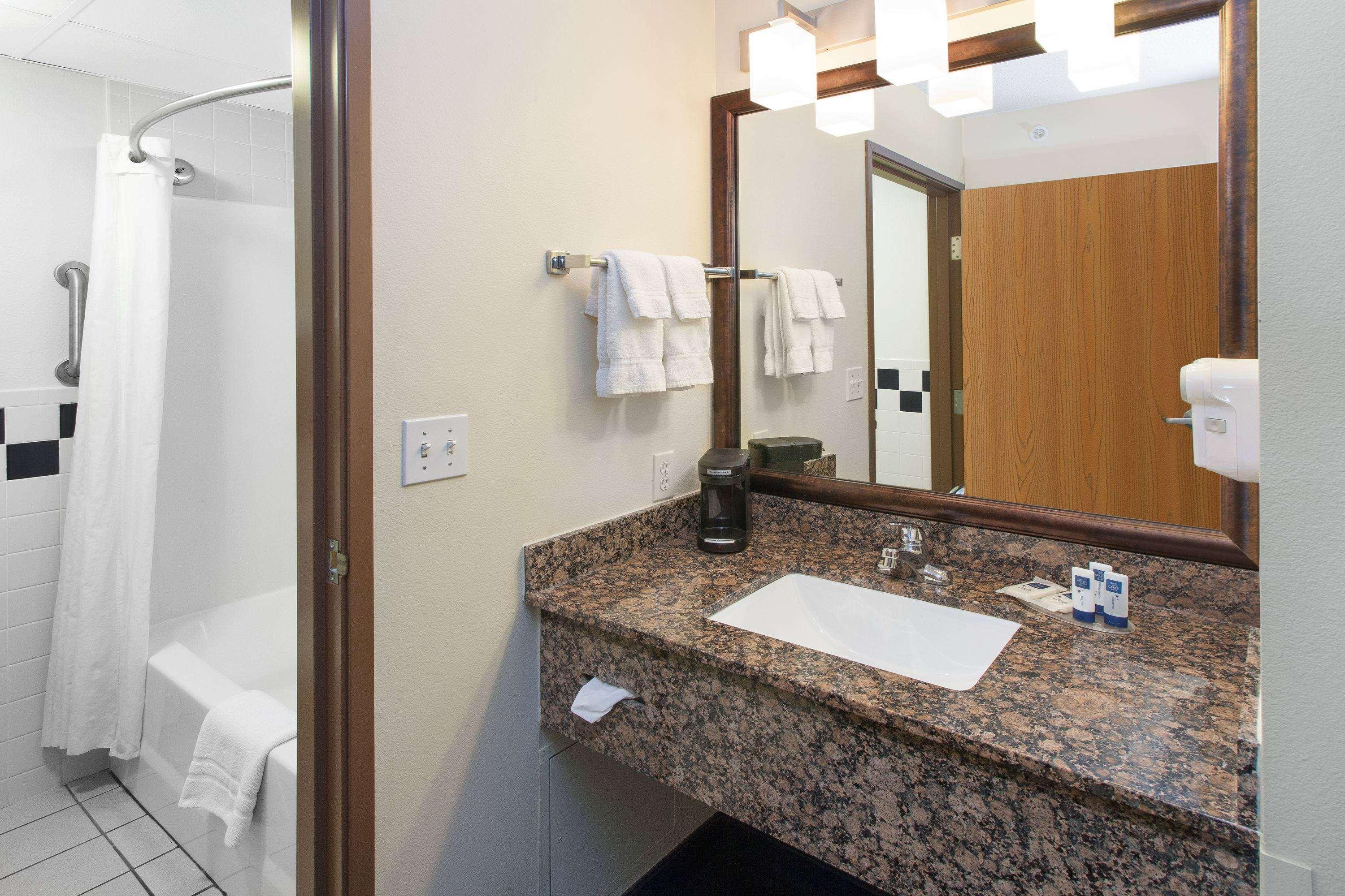 Americinn By Wyndham Webster City Bagian luar foto