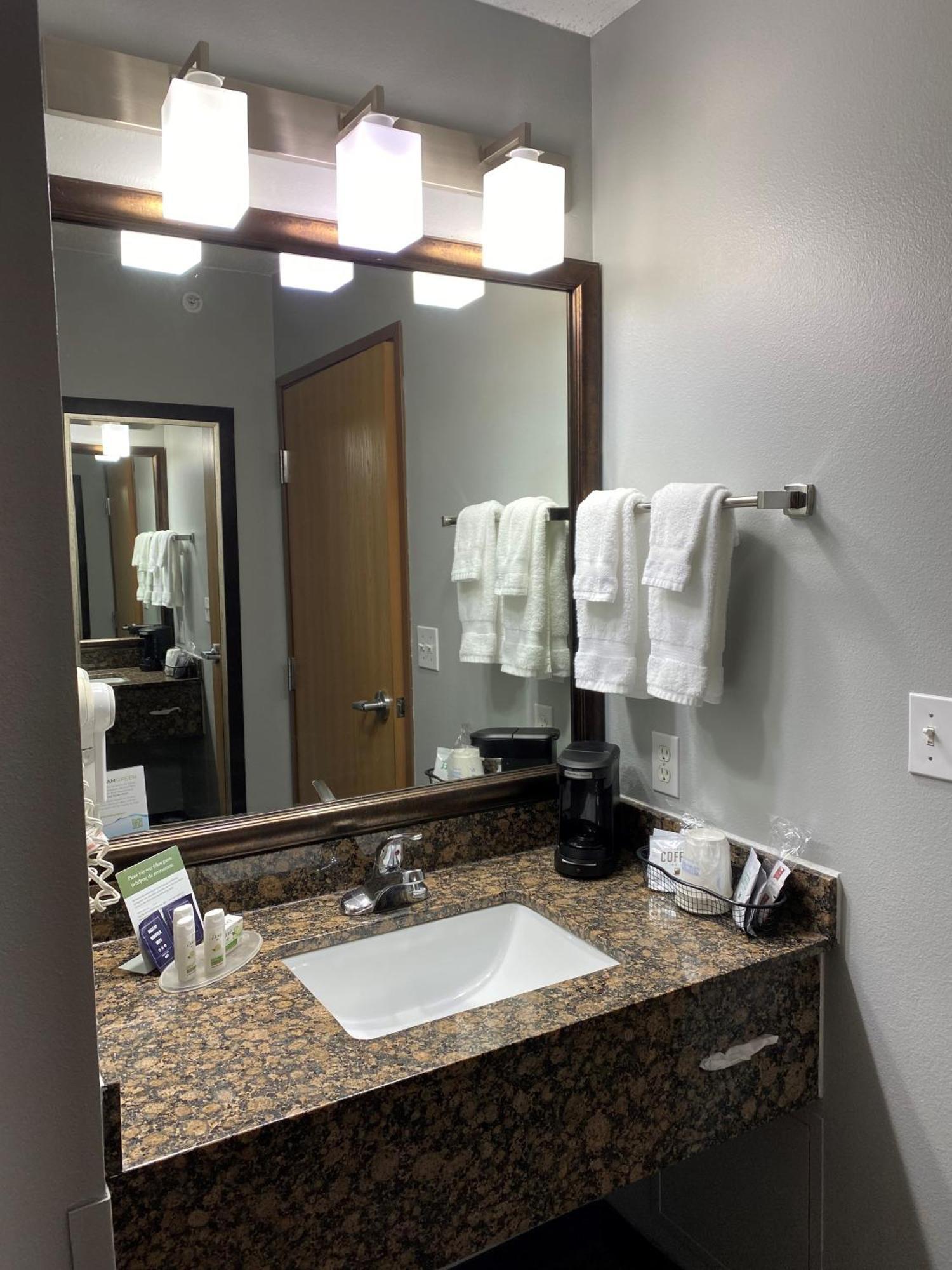 Americinn By Wyndham Webster City Bagian luar foto